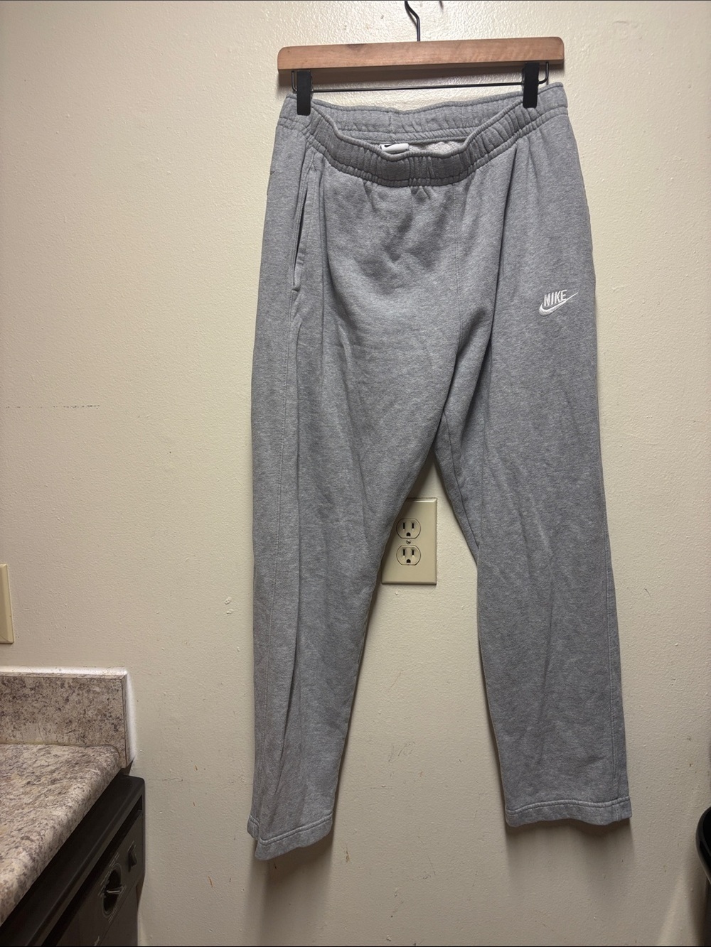 Nike Sportswear Club Fleece Sweatpants, Color Heathered Gray Size XL(32X27)